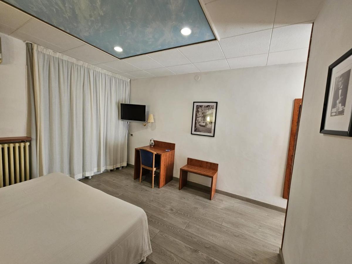 Checkin Trave Hotel Figueres  Exterior foto