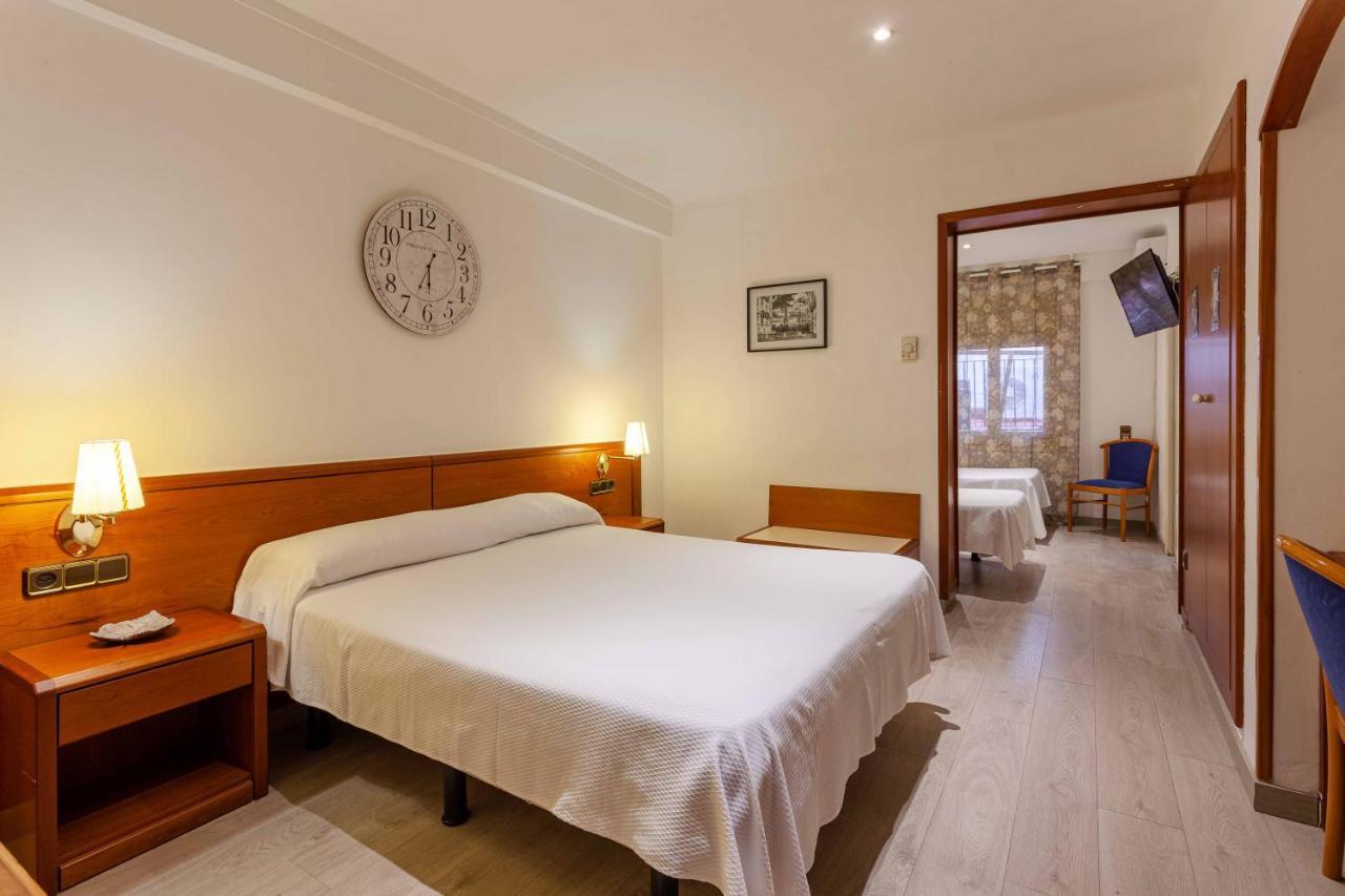 Checkin Trave Hotel Figueres  Exterior foto